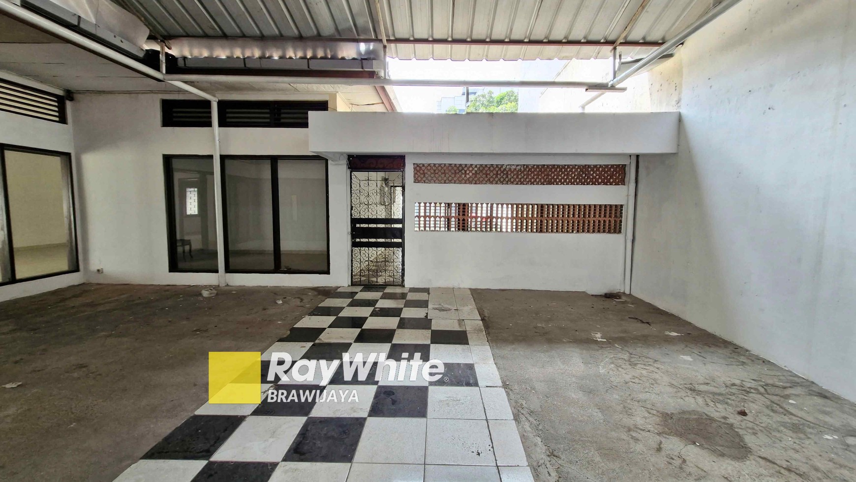 Rumah di Mampang Prapatan, Cocok buat tempat usaha, parkir 20 mobil