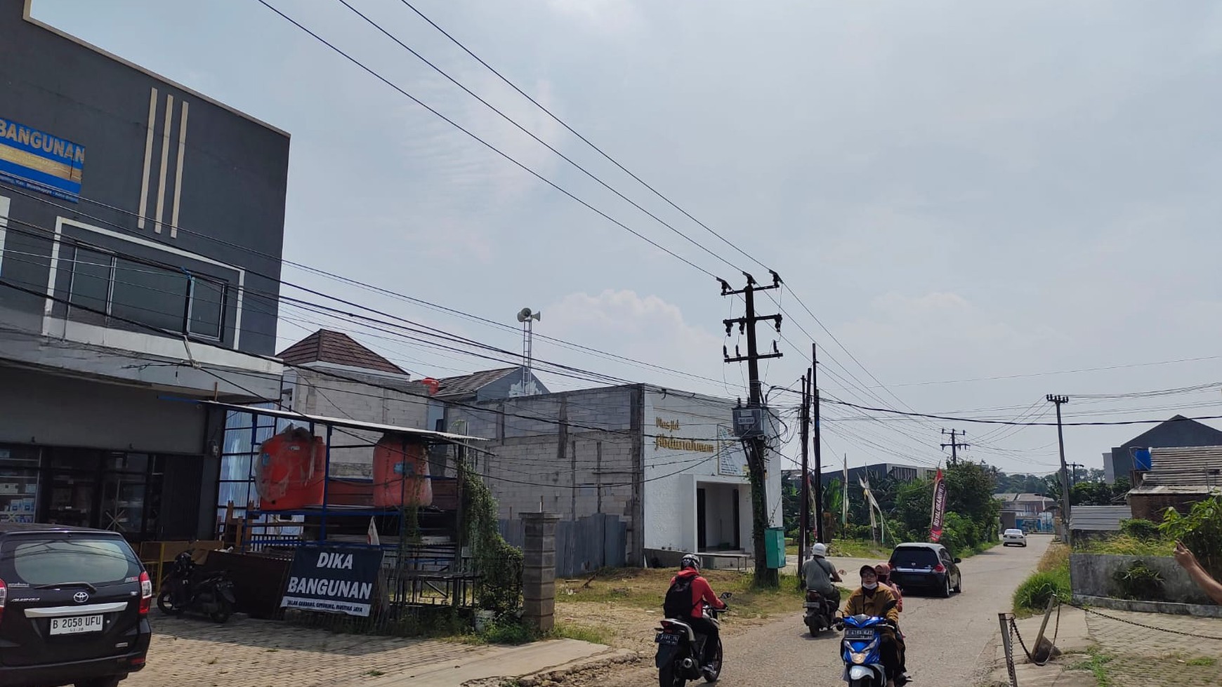 Jalan Gondang Belakang Grand Wisata Bekasi, ruko gandeng strategis dijual cepat.