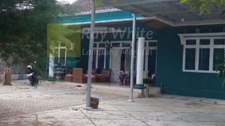 Dijual Rumah dengan Halaman Luas di Gunter sm