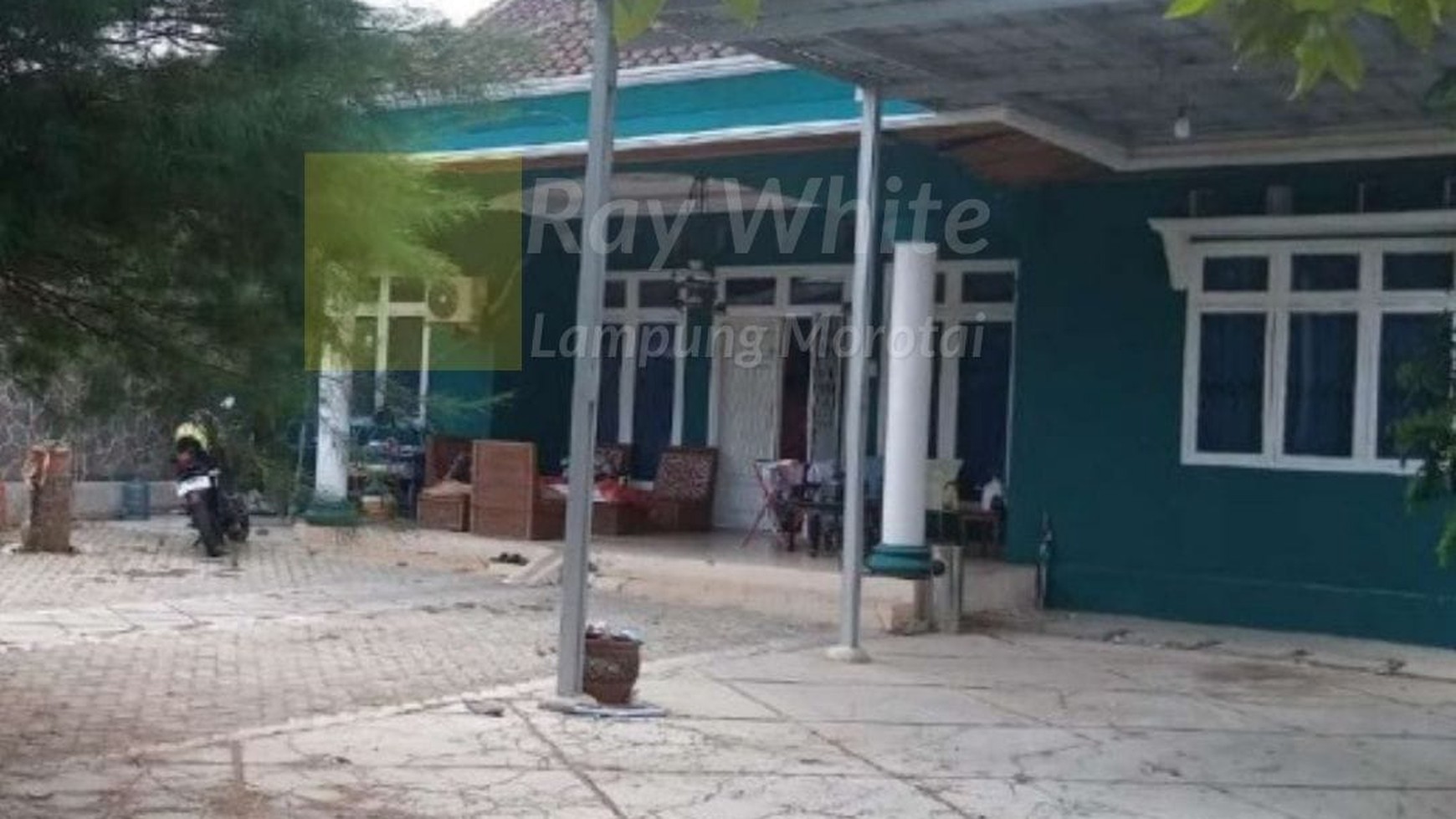 Dijual Rumah dengan Halaman Luas di Gunter sm