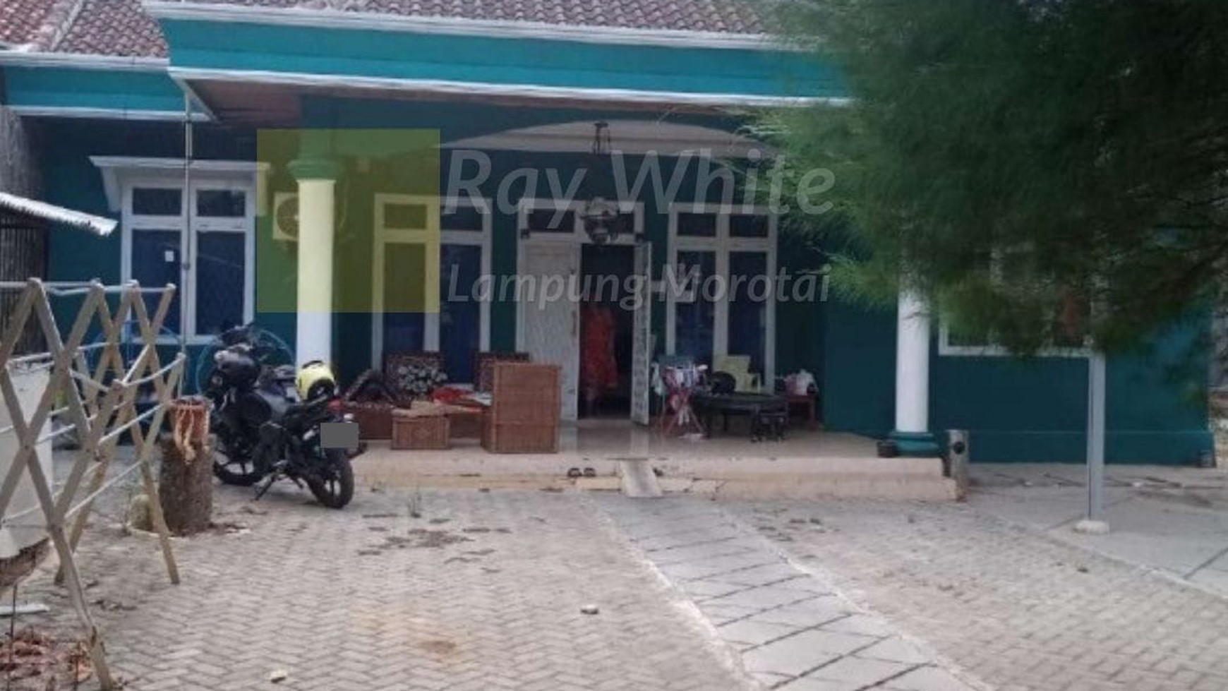 Dijual Rumah dengan Halaman Luas di Gunter sm