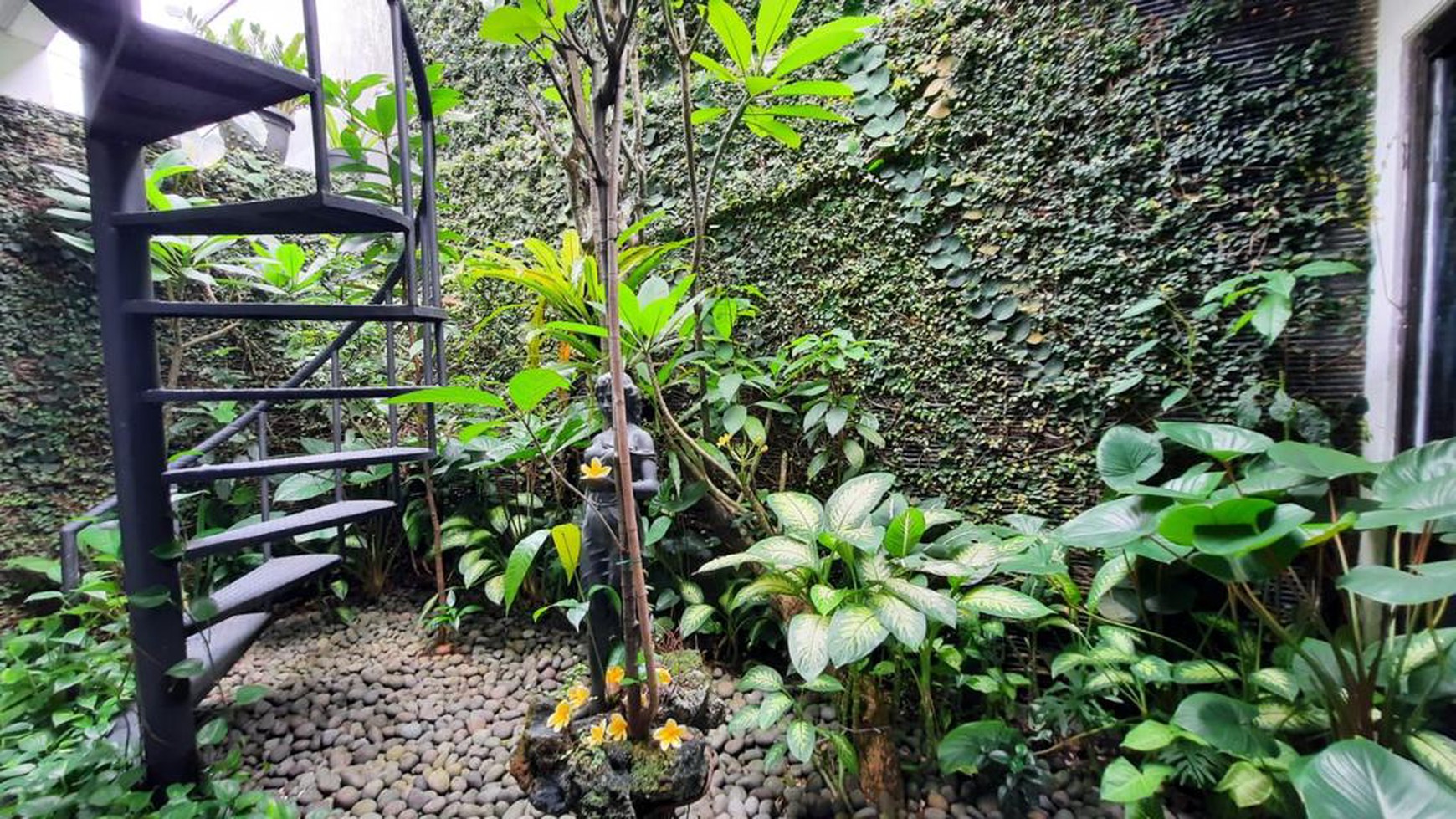 Rumah Cantik Siap Huni dengan Lingkungan Asri dan Hunian Nyaman @Bintaro Sektor 9