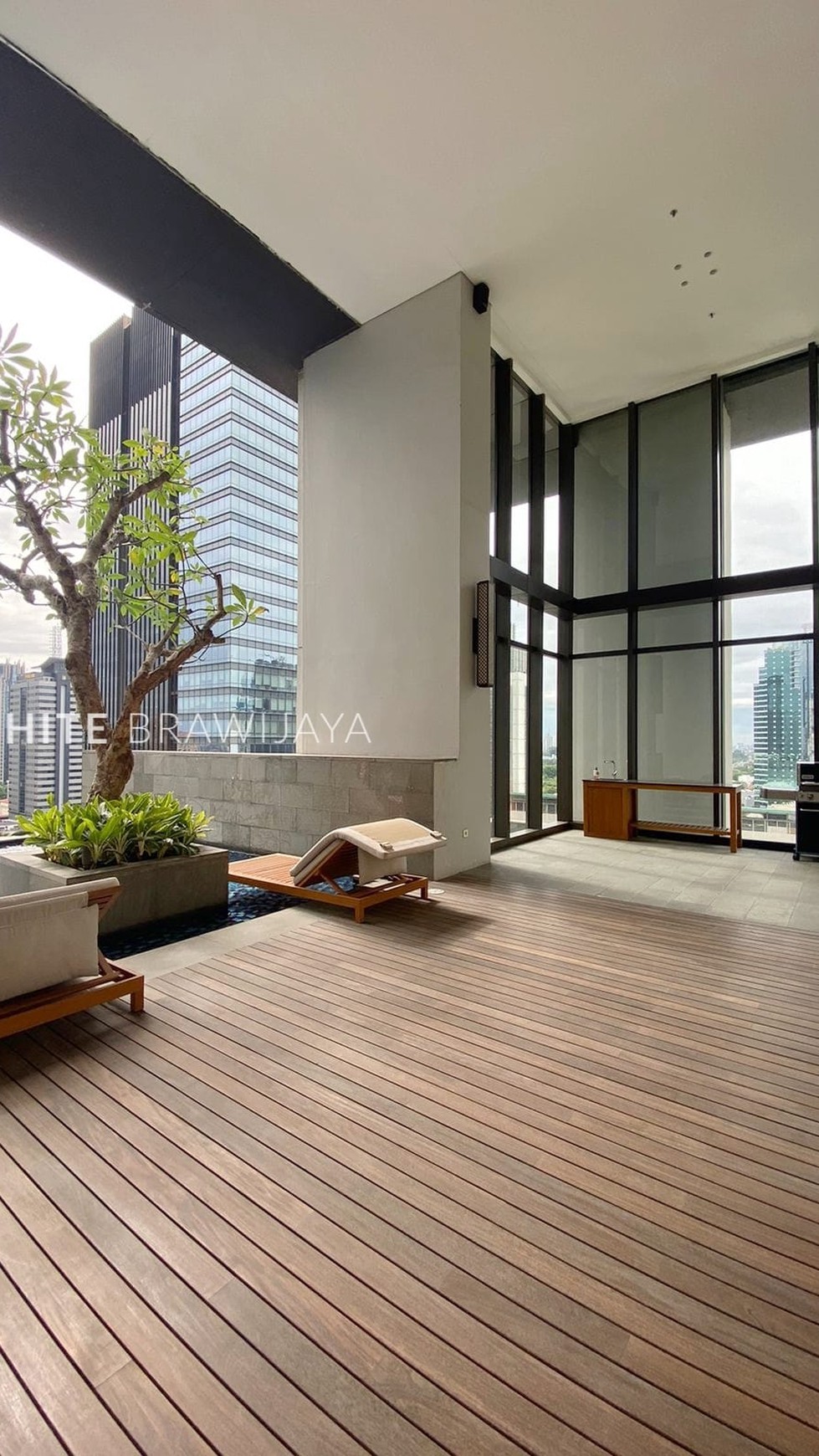 Exclusive & Luxurious PENTHOUSE