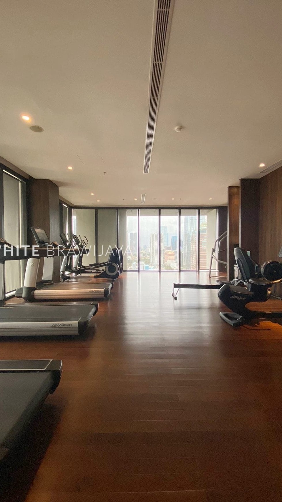 Exclusive & Luxurious PENTHOUSE