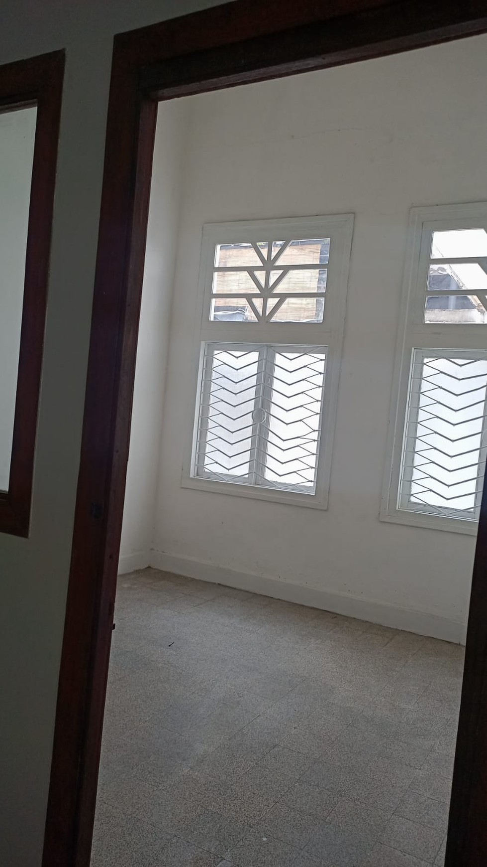 1572. Dijual Rumah Nias (daerah Gubeng) Surabaya Pusat