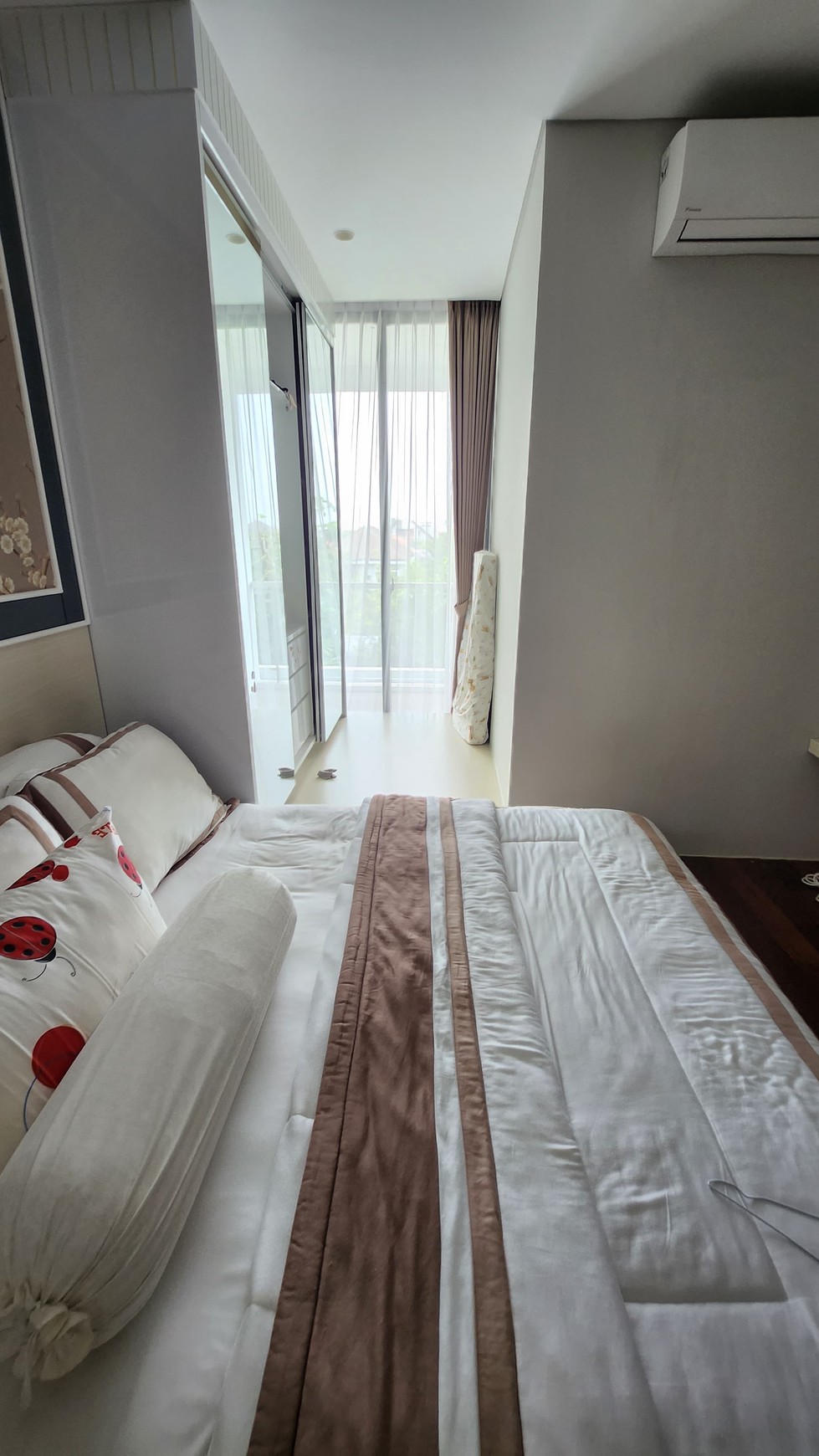 MURAH Dijual Apartemen Rosebay Graha Family 2 Bedroom FULL FURNISHED Tower B Lantai 3 Best City View dekat Pakuwon Mall, National Hospital