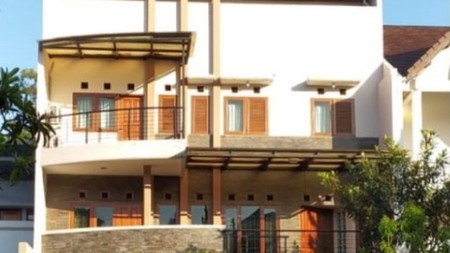 Rumah Lux Terawat di Komplek Setraduta