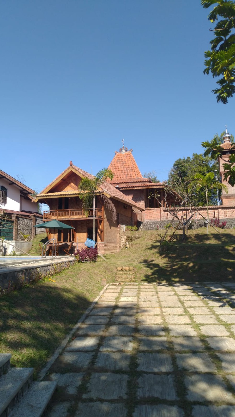 1566. Dijual Villa Jl Rego Lenong, dsn Kemloko Trawas