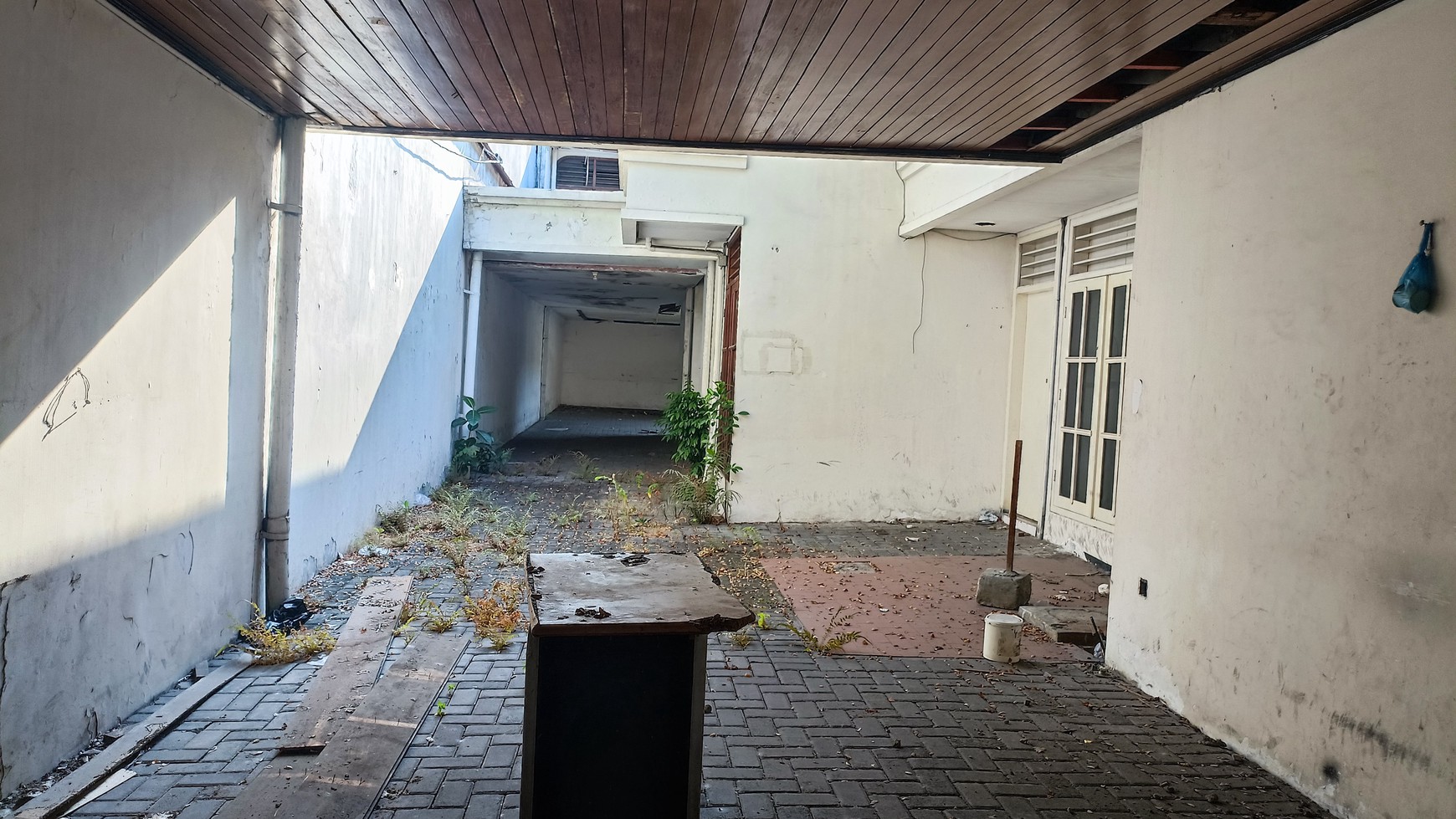 1562. Dijual Raya Dharmahusada Indah Surabaya Timur