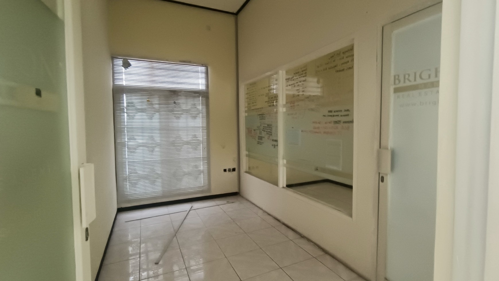 1562. Dijual Raya Dharmahusada Indah Surabaya Timur