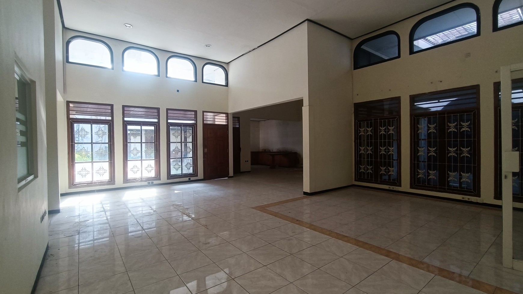 1562. Dijual Raya Dharmahusada Indah Surabaya Timur