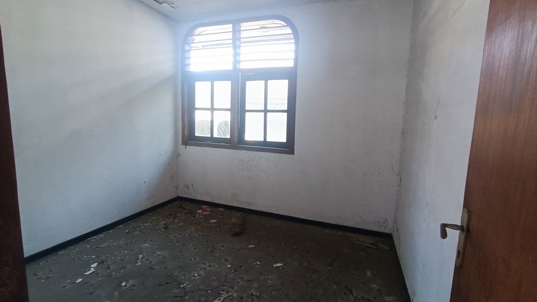 1562. Dijual Raya Dharmahusada Indah Surabaya Timur