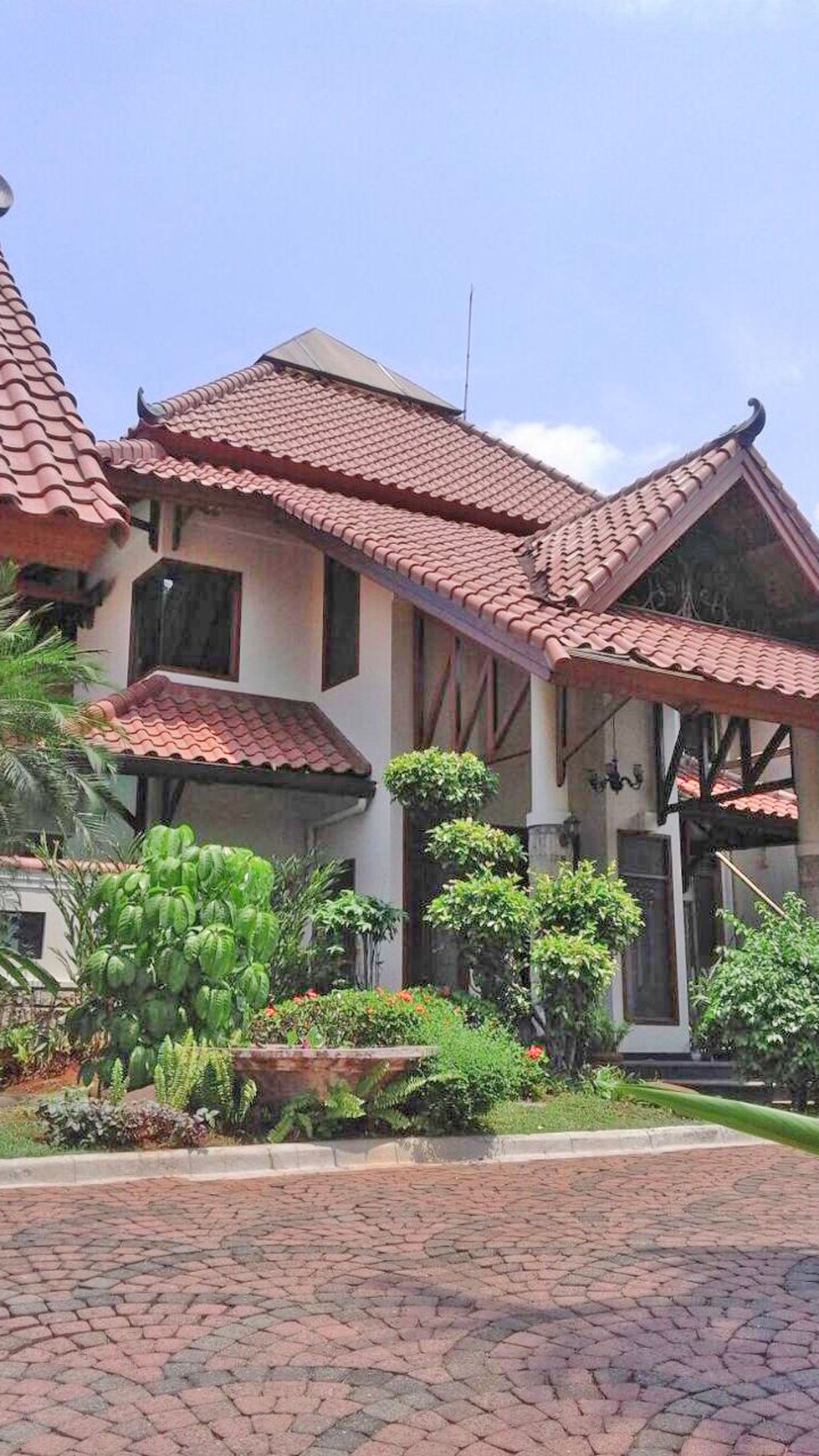 Rumah Tanah Luas Lokasi Exclusive Pondok Indah Jakarta Selatan