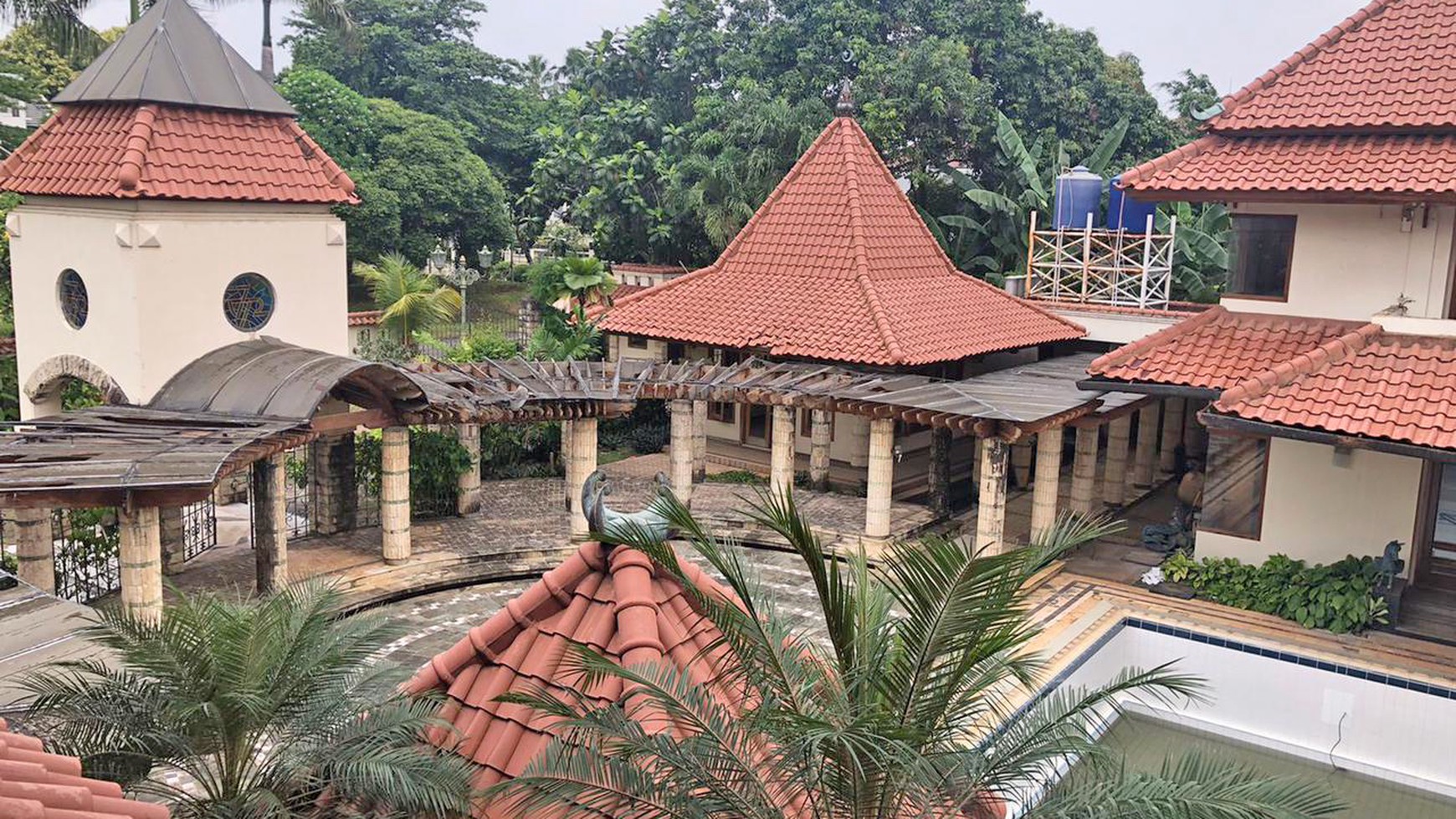 Rumah Tanah Luas Lokasi Exclusive Pondok Indah Jakarta Selatan