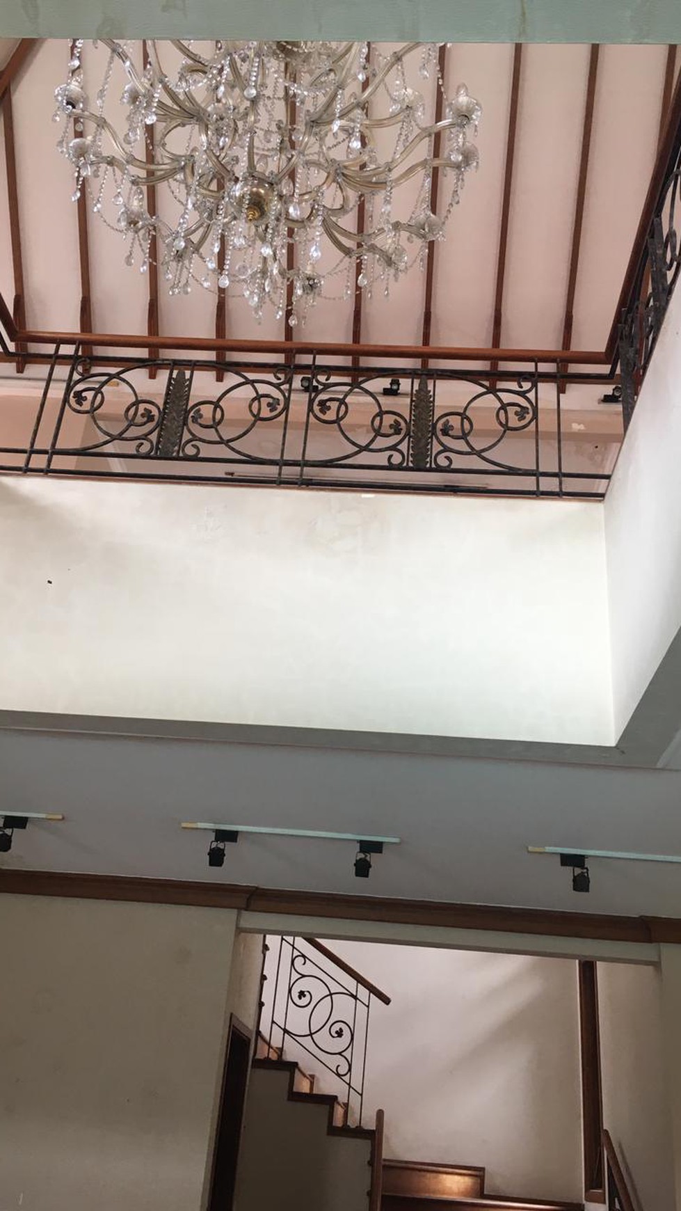 Rumah Tanah Luas Lokasi Exclusive Pondok Indah Jakarta Selatan