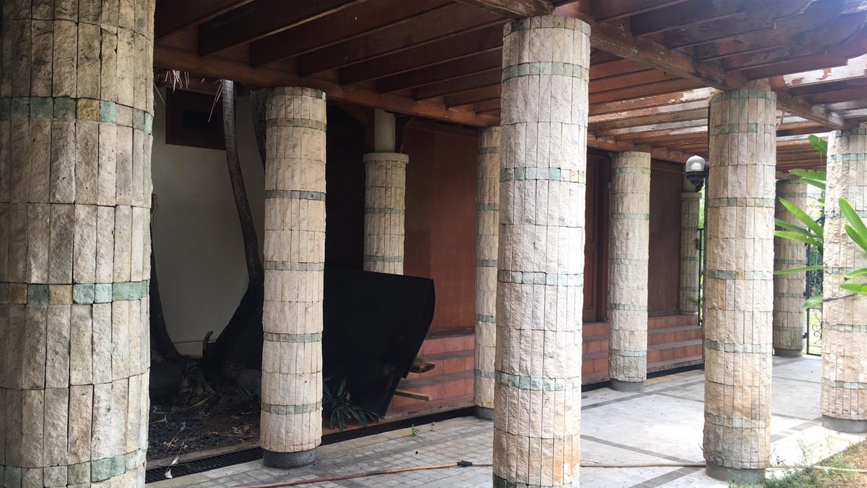 Rumah Tanah Luas Lokasi Exclusive Pondok Indah Jakarta Selatan