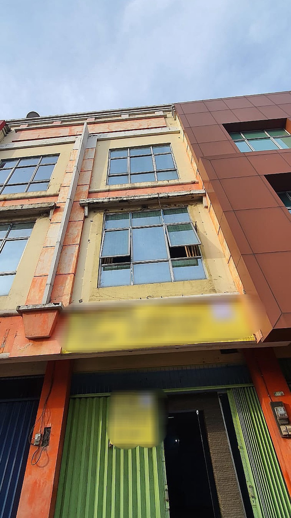 RUKO DI MAL CIKAMPEK JL AHMAD YANI, SEJAJAR KFC & DEKAT PINTU MASUK MALL #DDDH