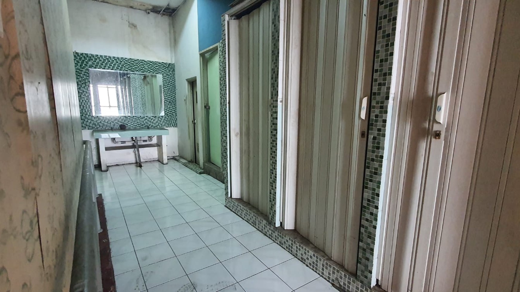 RUKO DI MAL CIKAMPEK JL AHMAD YANI, SEJAJAR KFC & DEKAT PINTU MASUK MALL #DDDH