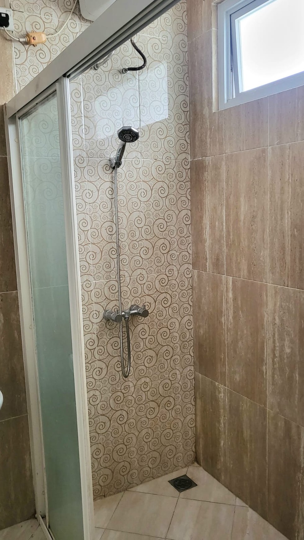 Rumah Cantik Siap Huni dengan Hunian Nyaman dan Asri @Grand Wisata, Tambun, Bekasi
