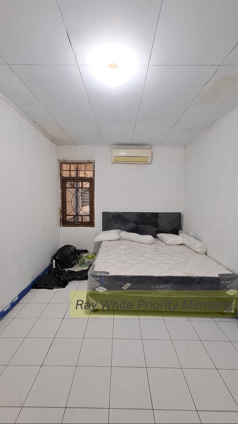 Rumah 2 Lantai Hook Dalam Komplek dengan Lokasi yang Strategis, Nusa Loka BSD, Tangerang Selatan