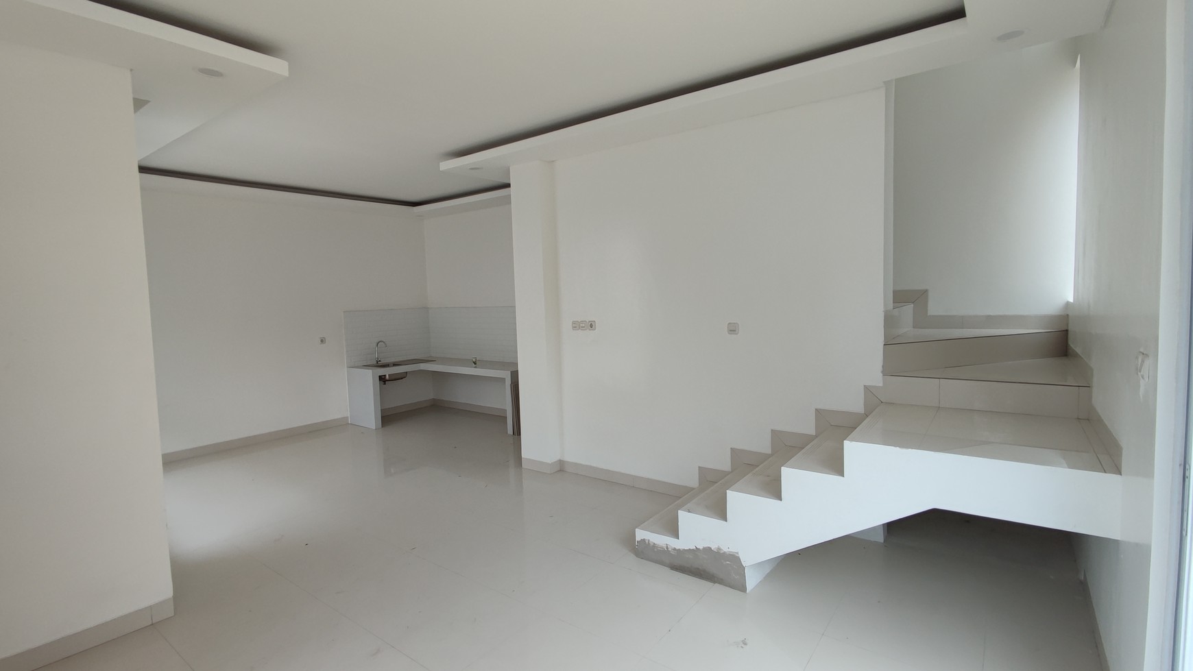 Rumah Bagus 2 Lantai Bumi Puspitek Asri