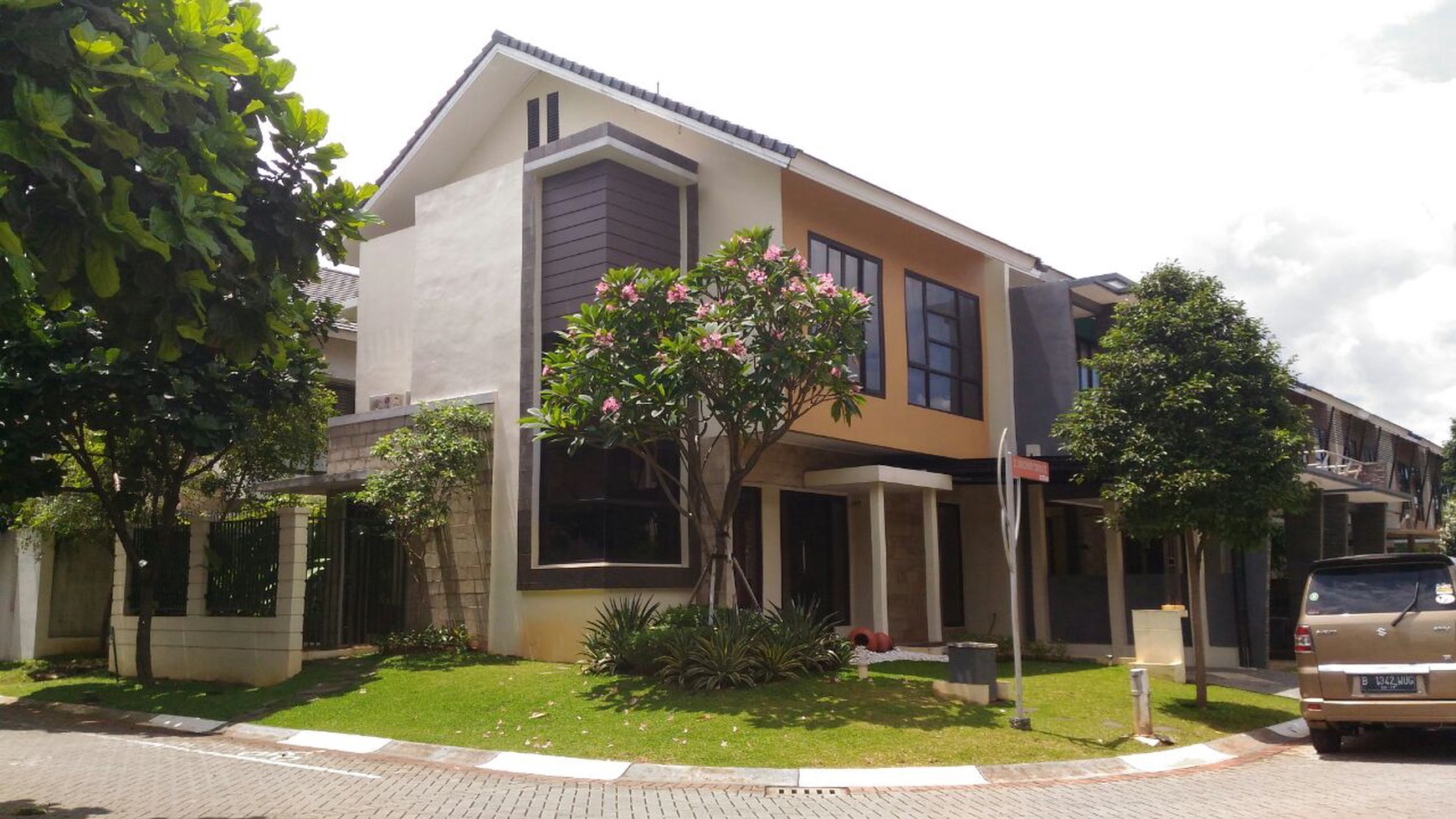 Rumah siap huni,dalam cluster,bagus, sektor 9 bintaro jaya.