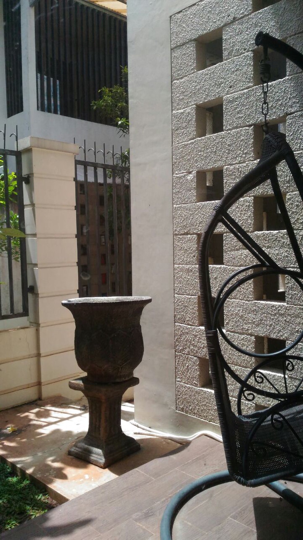 Rumah siap huni,dalam cluster,bagus, sektor 9 bintaro jaya.