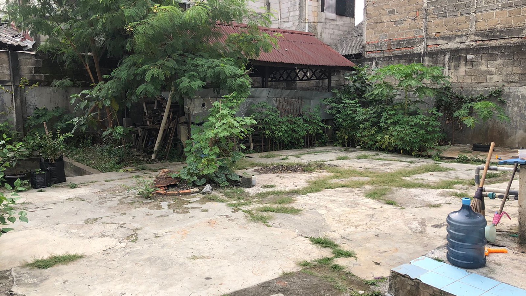 Rumah Luas Dekat Pusat Bisnis Cipadu & Akses Toll JORR Di Area Larangan Selatan