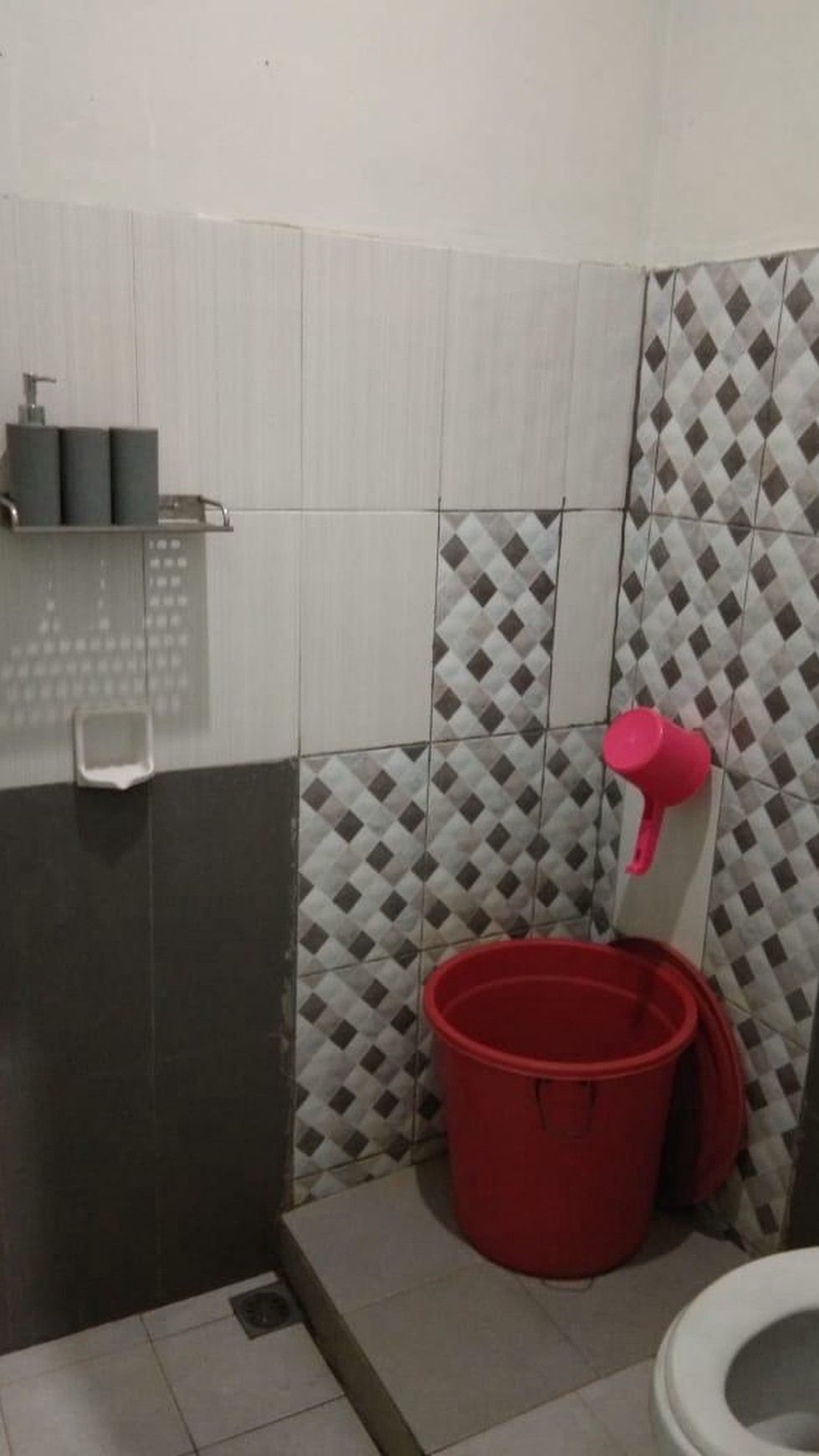 Rumah Bagus SIap Huni Dekat Stasiun Comutter Di Area Pondok Kacang Prima