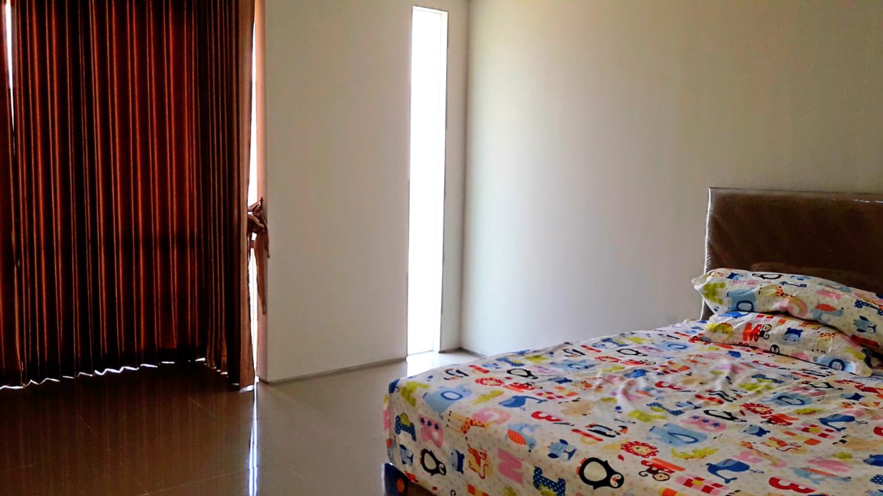 Rumah Greenlake Citraland Surabaya FULL FURNISHED SPESIAL 4+1 K.Tidur SHM Siap Huni dekat Pakuwon Mall