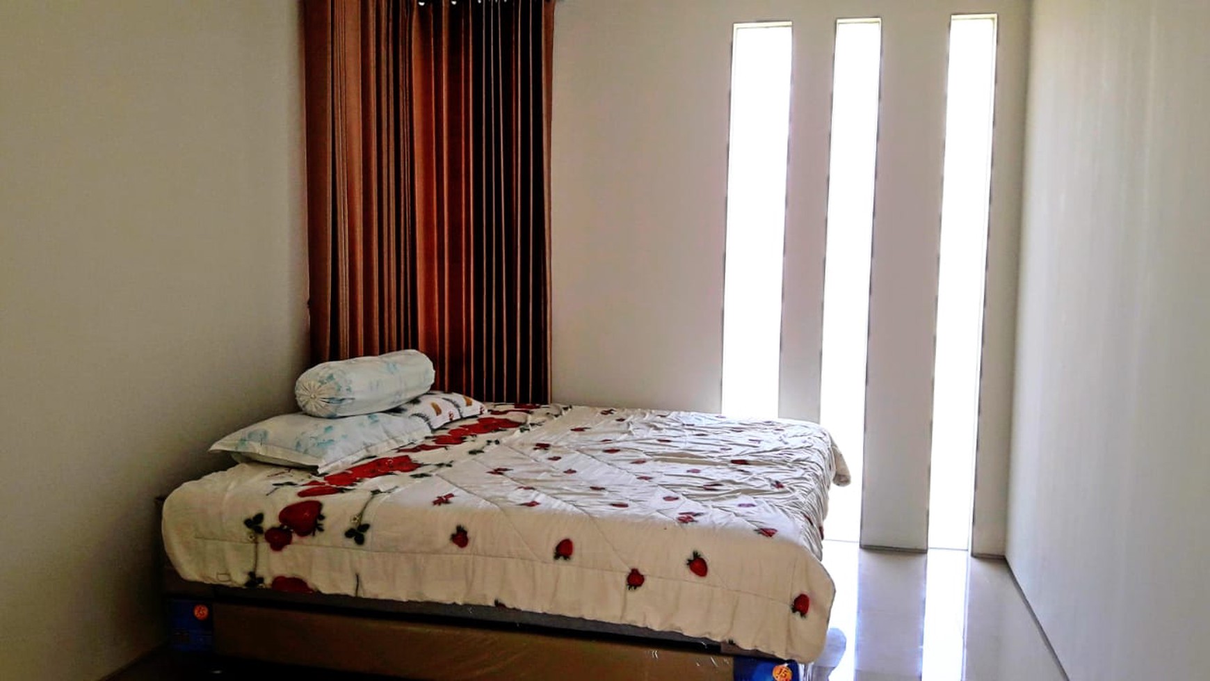 Rumah Greenlake Citraland Surabaya FULL FURNISHED SPESIAL 4+1 K.Tidur SHM Siap Huni dekat Pakuwon Mall