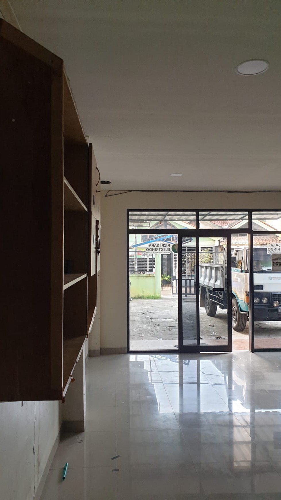 Dijual Ruang Usaha Lokasi Strategis dan Kawasan Ramai @Paku Jaya, Serpong Utara