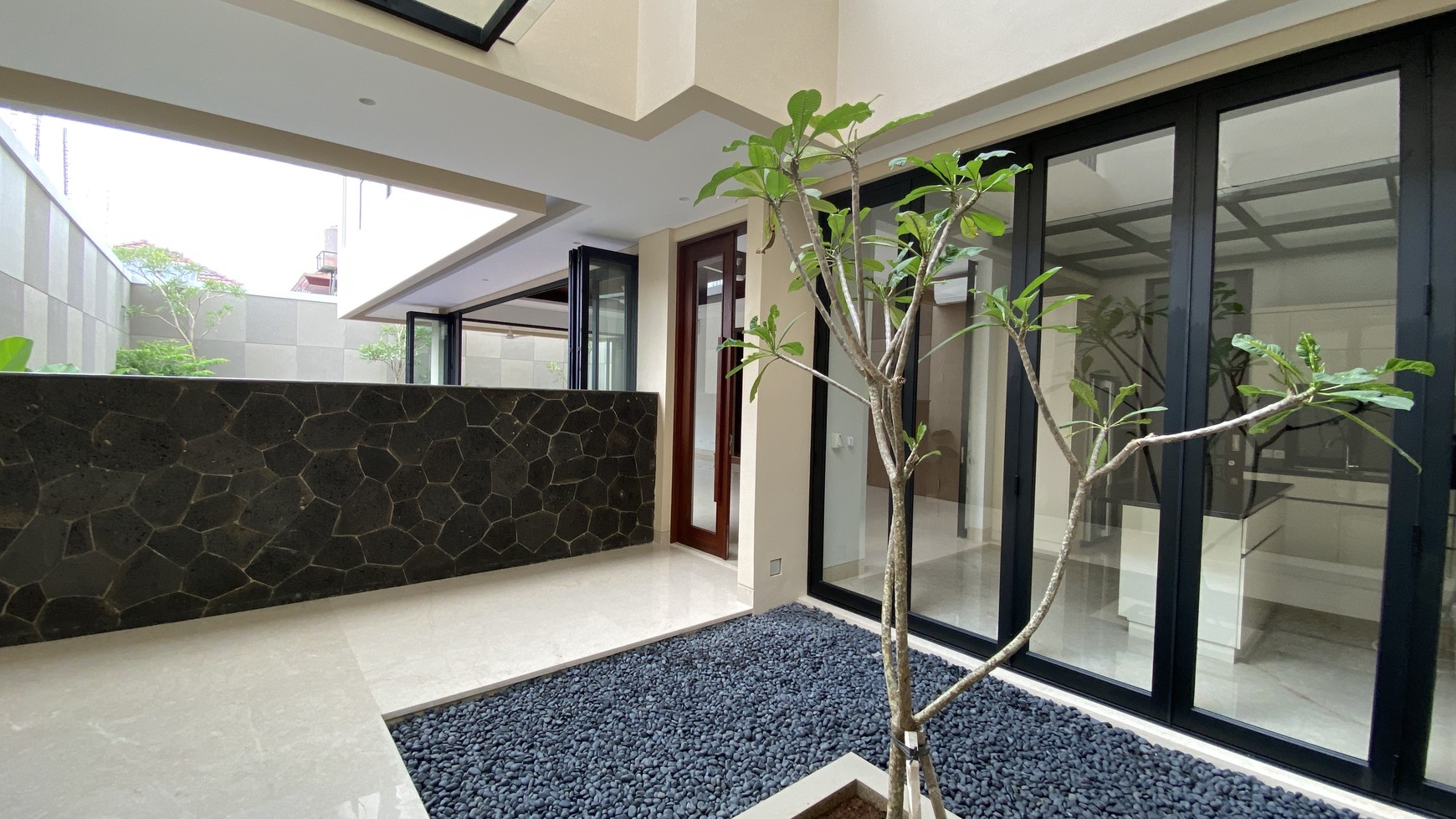 Brand new modern house at kemang dalam area