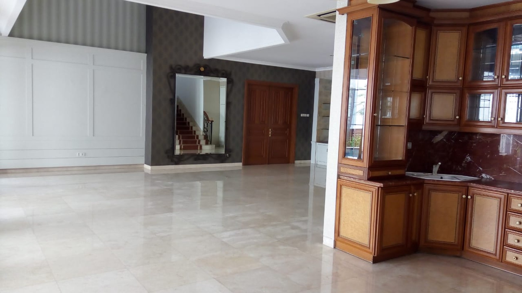 Rumah Mewah Bagus, Nyaman, dan Siap Huni di Sekolah Kencana Pondok Indah, Jakarta Selatan 