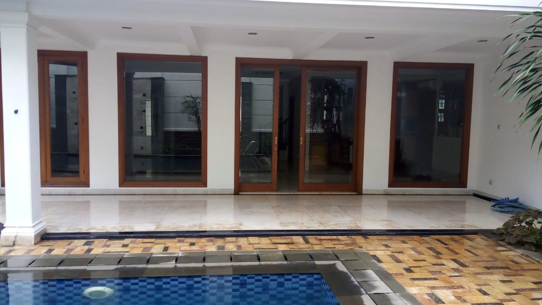 Rumah Mewah Bagus, Nyaman, dan Siap Huni di Sekolah Kencana Pondok Indah, Jakarta Selatan 