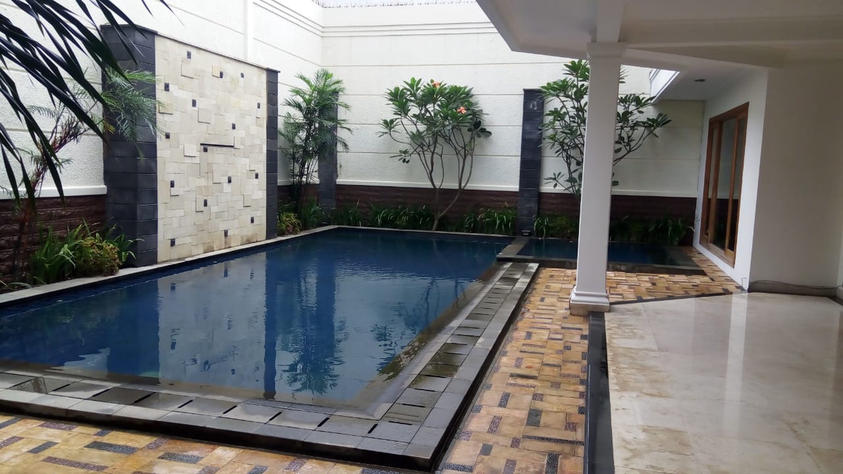 Rumah Mewah Bagus, Nyaman, dan Siap Huni di Sekolah Kencana Pondok Indah, Jakarta Selatan 