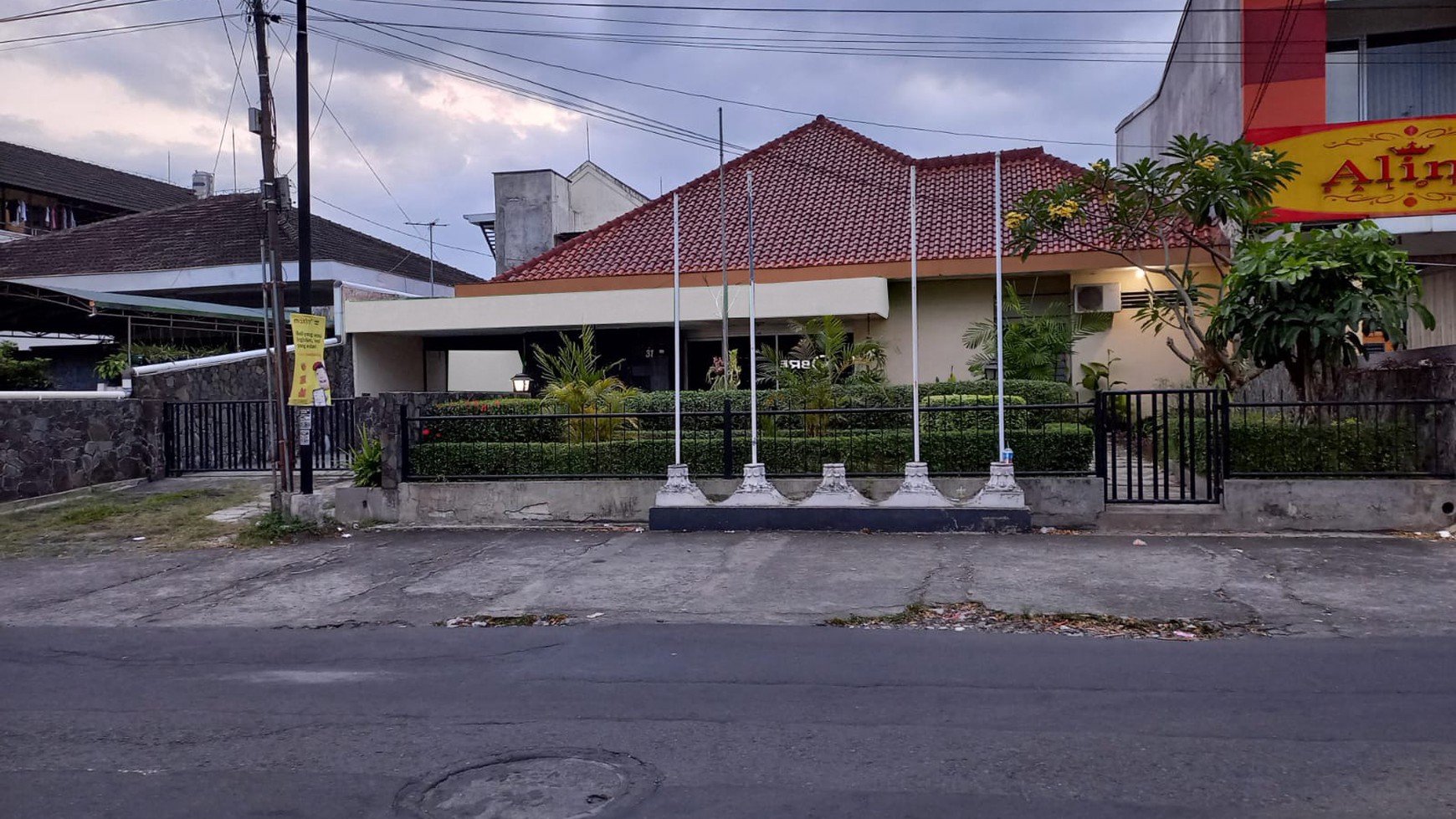 Rumah Klasik di Tengah Kota Lokasi Strategis  di Demangan Baru Depok Sleman 