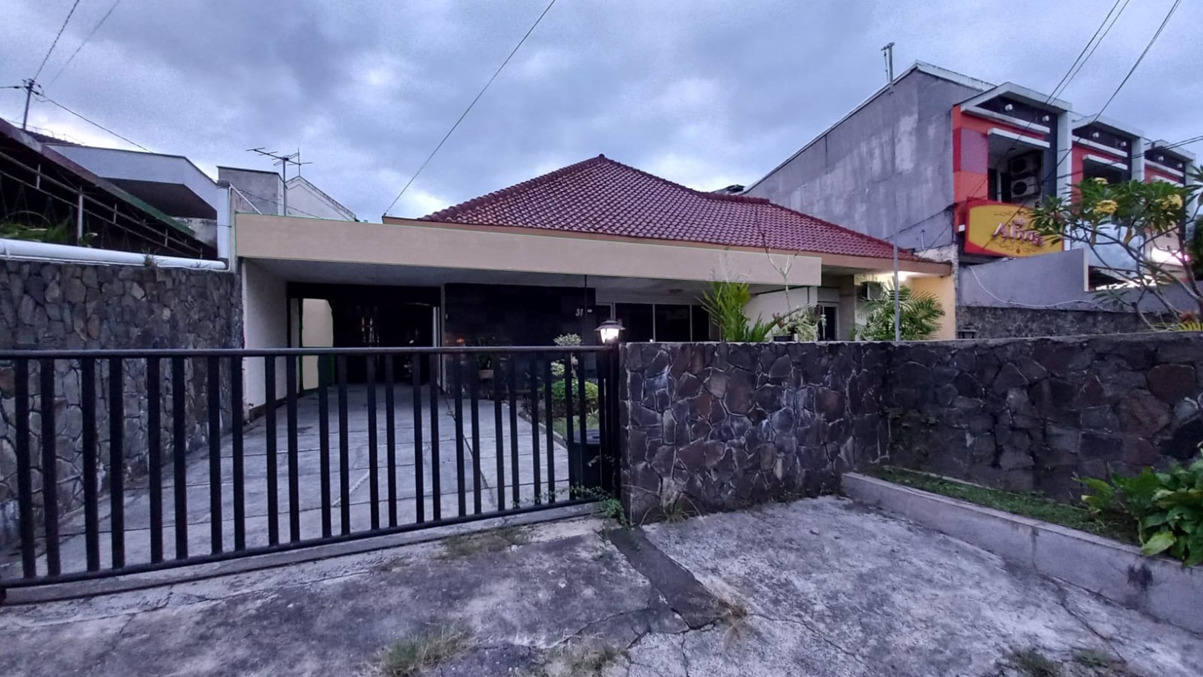 Rumah Klasik di Tengah Kota Lokasi Strategis  di Demangan Baru Depok Sleman 