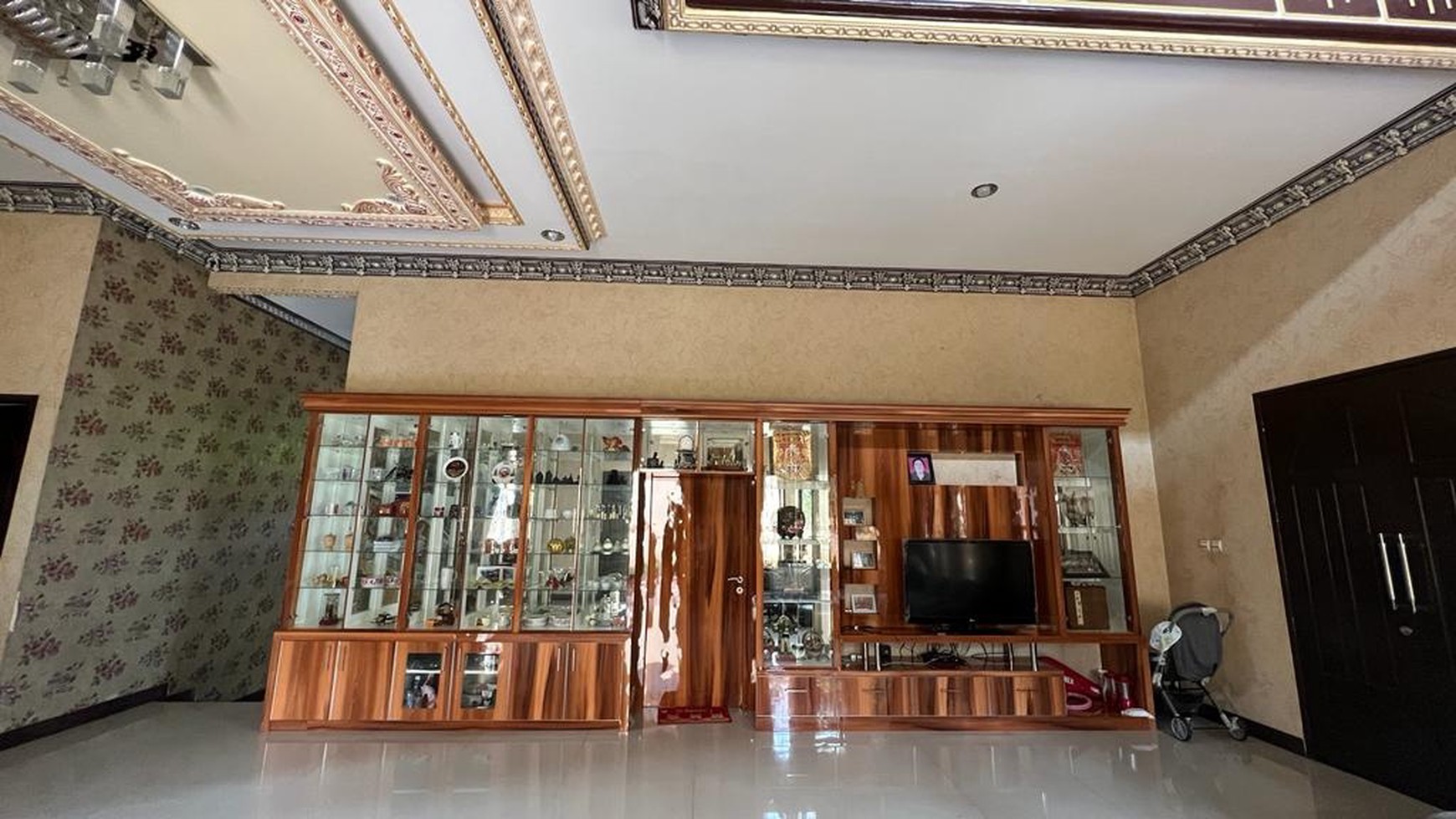 Dijual Rumah Mewah Full Furnished di Rover Town, Grand Wisata, Bekasi