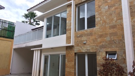 Townhouse minimalis private pool kemang 