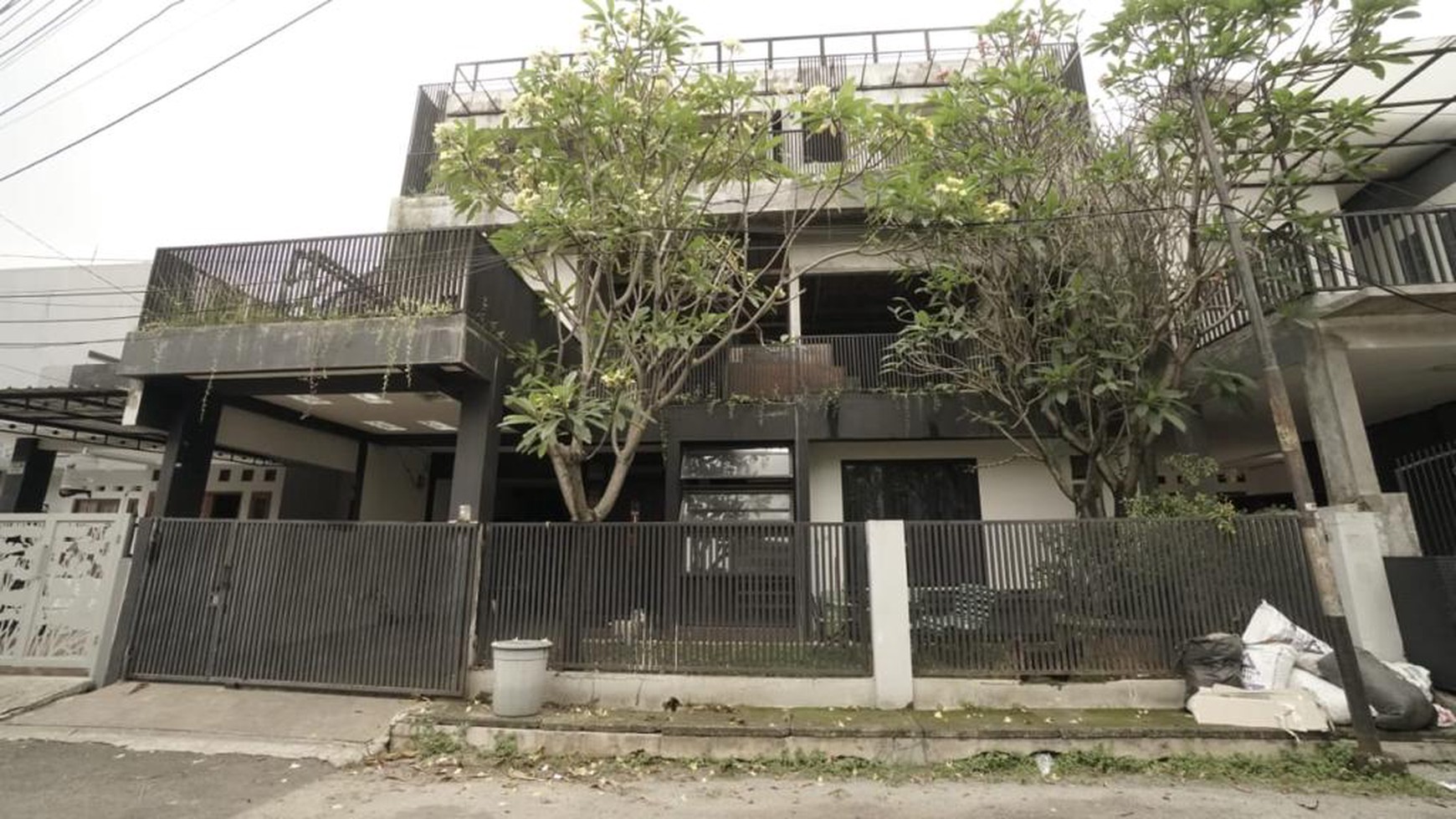 Rumah Bagus 3,5Lantai Diarea Bintaro Jaya Sektor 3, Dekat Kampus STAN 