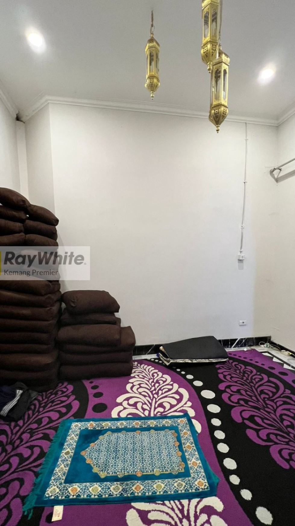 Ruko Siap Pakai Semifurnish 3 lantai lokasi jalan raya 