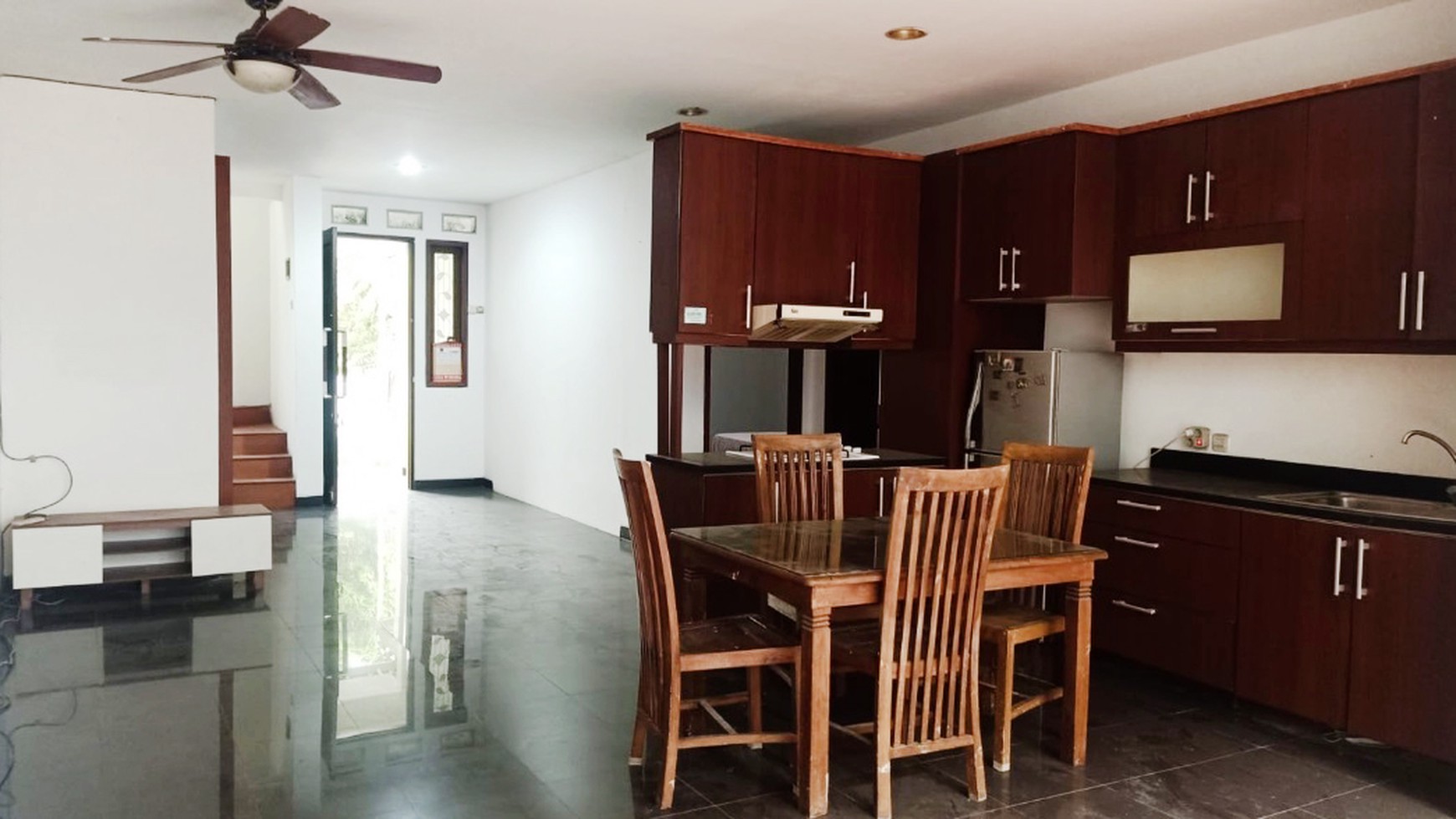 Rumah Baru Gaya Tropis di Puri Mediteran, Puri Bintaro, Bintaro Jaya Sektor 9