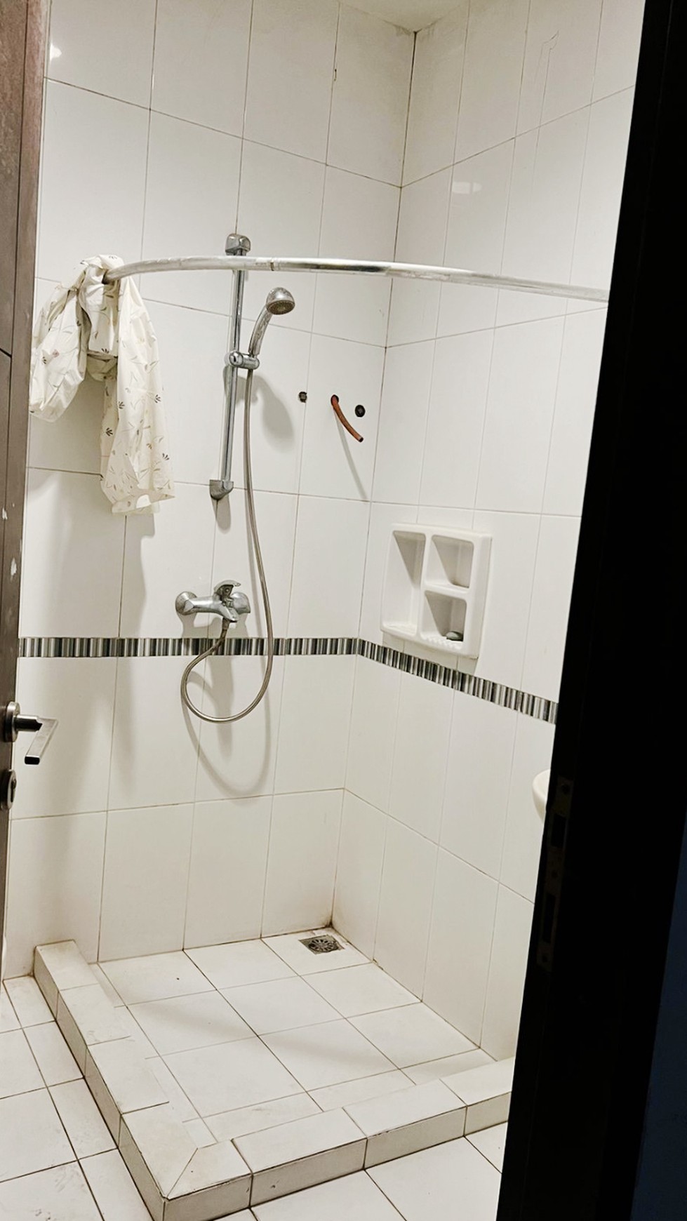 Rumah Baru Gaya Tropis di Puri Mediteran, Puri Bintaro, Bintaro Jaya Sektor 9