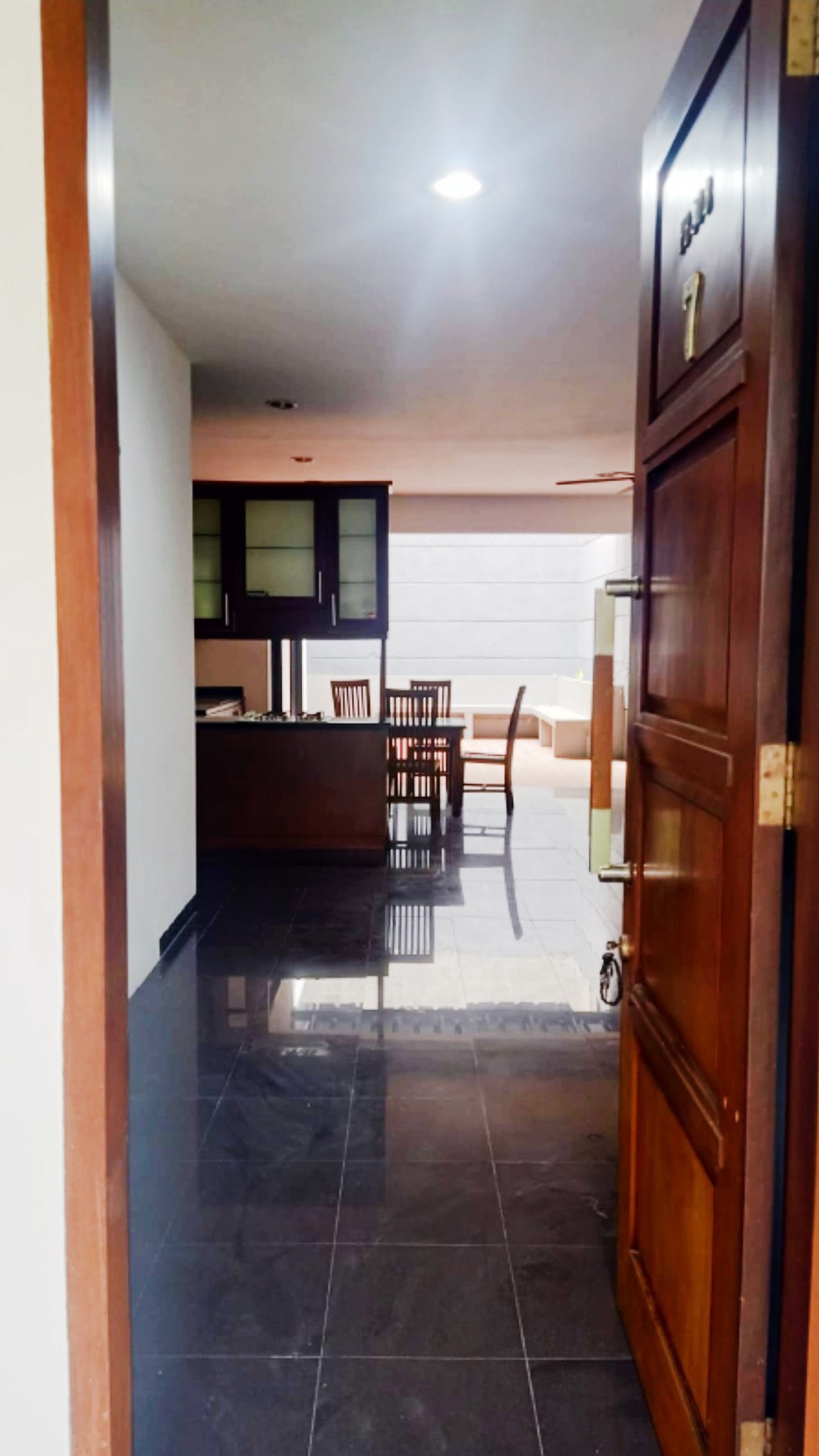 Rumah Baru Gaya Tropis di Puri Mediteran, Puri Bintaro, Bintaro Jaya Sektor 9