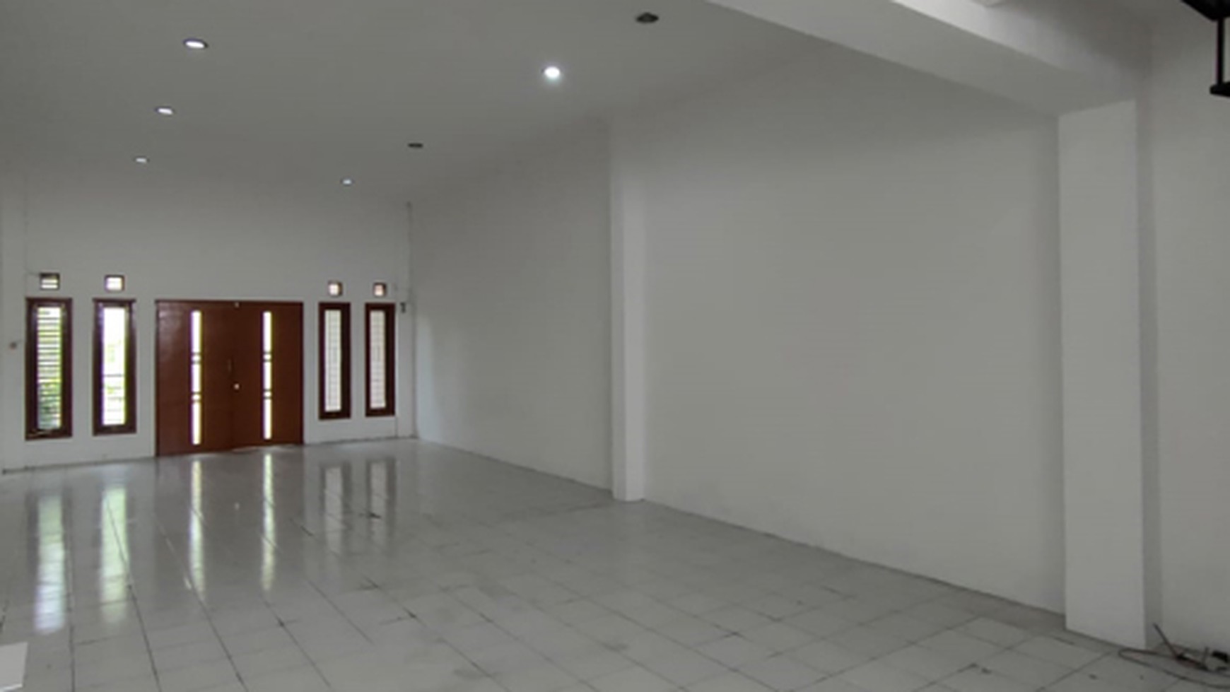 Ruko Mainroad di daerah Martanegara (cocok untuk kantor dan tempat usaha caf&#xe9; dll)