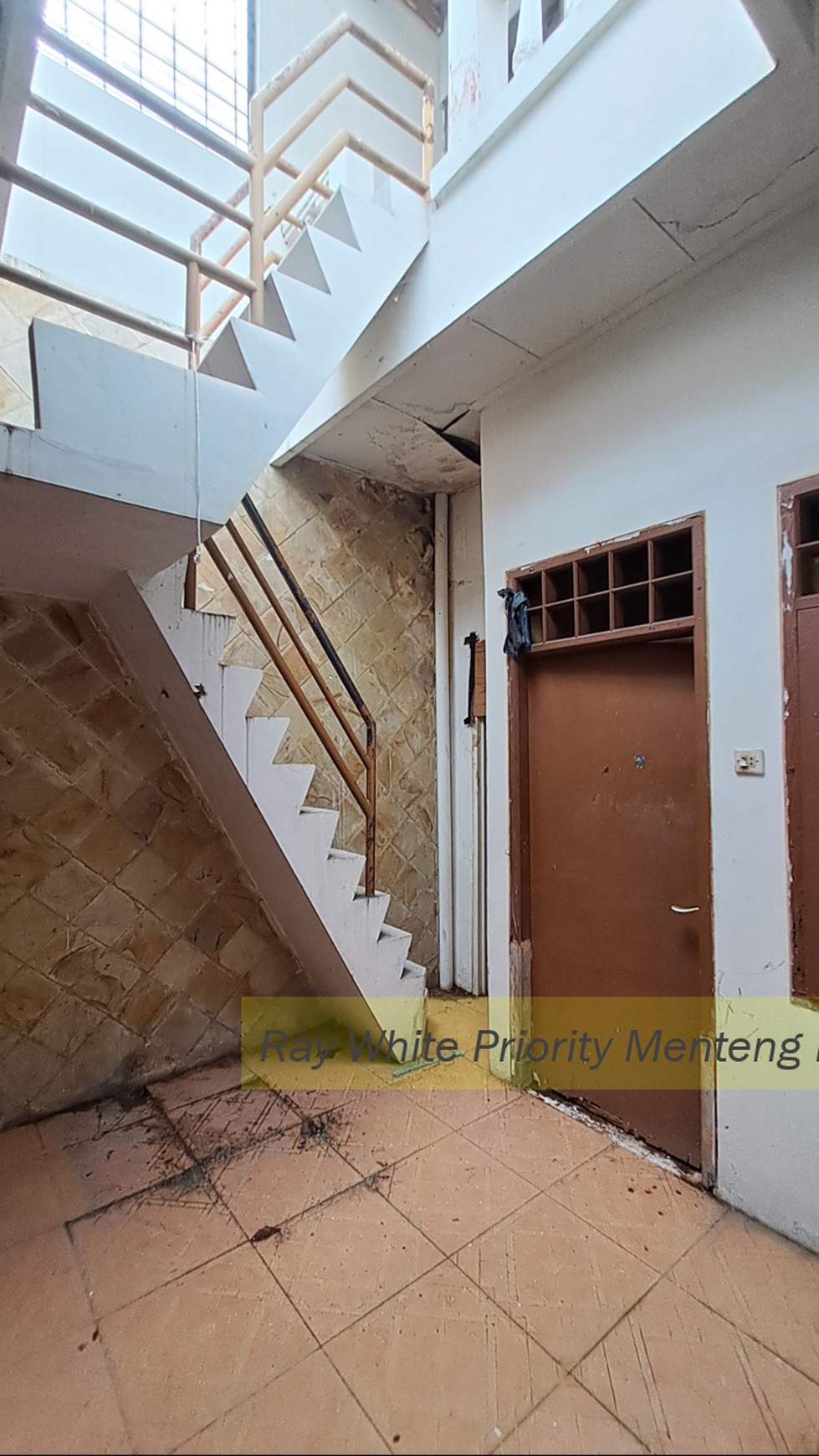 Rumah 2 Lantai Hook Dalam Komplek dengan Lokasi yang Strategis, Nusa Loka BSD, Tangerang Selatan #HR