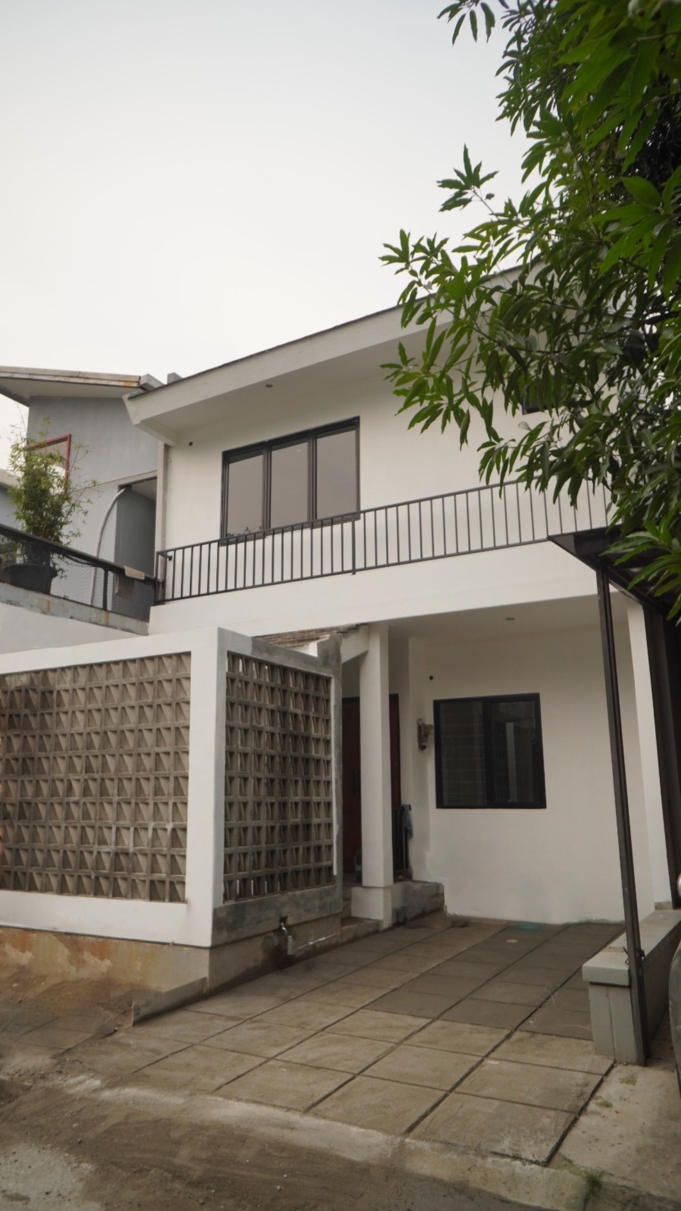 Rumah Minimalis renovasi Bagus .,Siap huni, Akses mudah di Bintaro Sektor 9