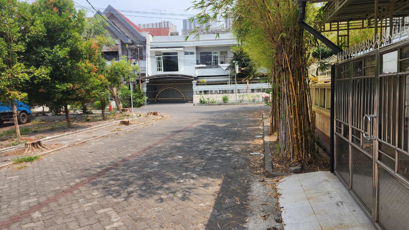 Rumah Mewah + Pool Villa Kalijudan Pusat Kota Surabaya, Lingkungan Asri