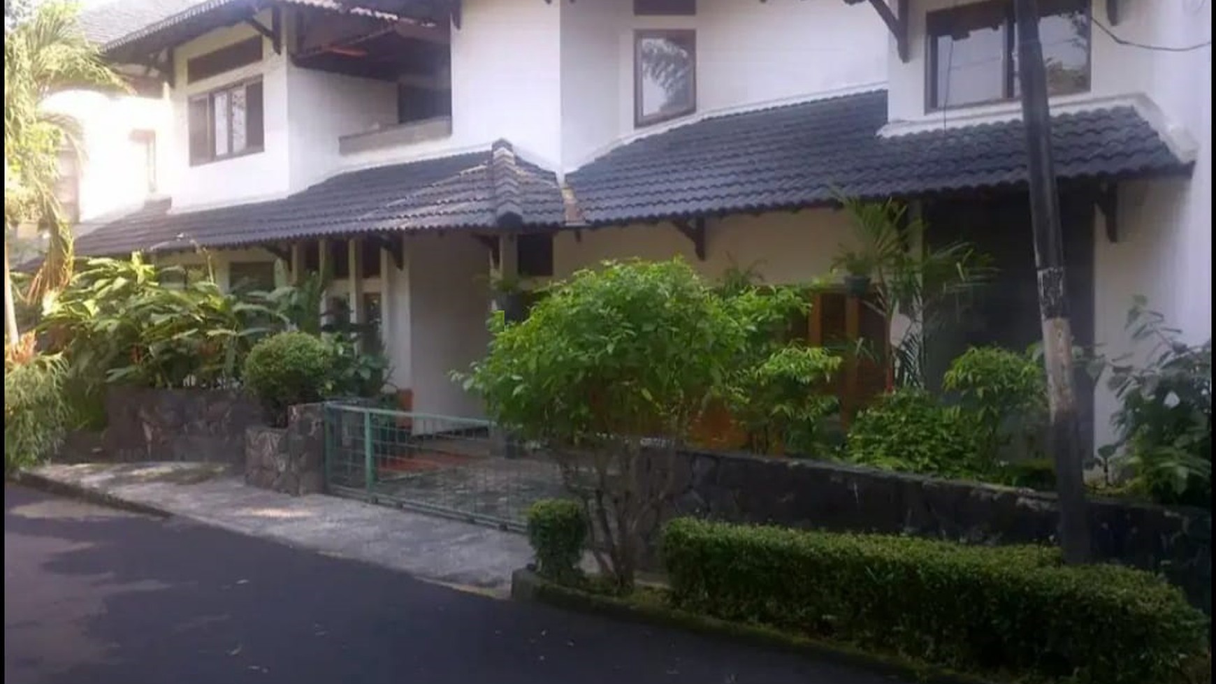 Rumah 2 Lantai, dalam Cluster di Bintaro Sektor 9